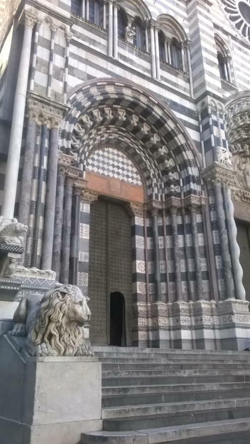La Casa Accanto Al Duomo Генуя Экстерьер фото
